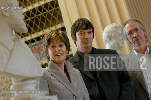 Writer Ian Rankin (middle) and the 2 winners of the James Tait Black Memorial Prizes for 2005: Ian McEwan (R) for his novel Saturday and Sue Prideaux (L) for Edvard Munch : Behind the Scream.  Edinburgh, June 2006....Copyright©Pascal Saez/Writer Pictures/Rosebud2
