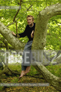 Robert McFarlane photographed among the wild places of Cambridge...Copyright©Donald Maclellan/Writer Pictures/Rosebud2