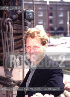British writer Robert Macfarlane.at the Edinburgh International book Festival 2004..Copyright©Pascal Saez.Pascal Saez/Writer Pictures/Rosebud2