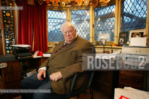 Author and Film-maker Michael Moore giving a press conference in London this morning with reference to his new book Dude, wheres my country?...Copyright©Andy Paradise/Writer Pictures/Rosebud2