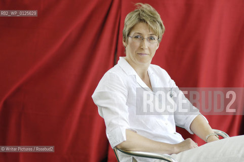 Nicola Morgan,award winning writer of teenage novels.Her new book is Blame My Brain. CREDI©Writer Pictures/Rosebud2