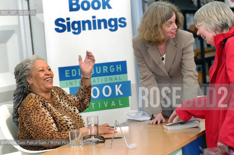 American writer and litterature Nobel Prize winner Toni Morrison (Left) meets readers at a signing session of her books at the Edinburgh International Book Festival 2004..Copyright©Pascal Saez.Pascal Saez/Writer Pictures/Rosebud2