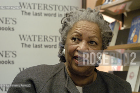 7/12/03.Toni Morrison at a book signing after speaking at a University of East Anglia Literary Festival event in Norwich.
©Writer Pictures/Rosebud2