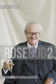 John Mortimer,author ,creator of Rumpole of The Bailey and a new novel Quite Honestly..©. CREDIT/Writer Pictures/Rosebud2