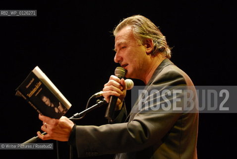 Italian Editor Antonio Bertoli (Citylights Italia - Florence) reads extracts from his ©Writer Pictures/Rosebud2