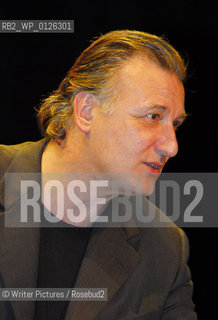 Italian Editor Antonio Bertoli (Citylights Italia - Florence) reads extracts from his ©Writer Pictures/Rosebud2
