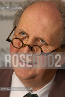 30/1/04.Alexander McCall Smith at a book signing after speaking at a University of East Anglia ©Writer Pictures/Rosebud2