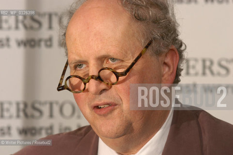 30/1/04.Alexander McCall Smith at a book signing after speaking at a University of East Anglia ©Writer Pictures/Rosebud2