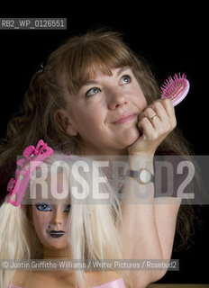 Childrens writer Karen McCombie..copyright©Justin Griffiths-Williams/Writer Pictures/Rosebud2