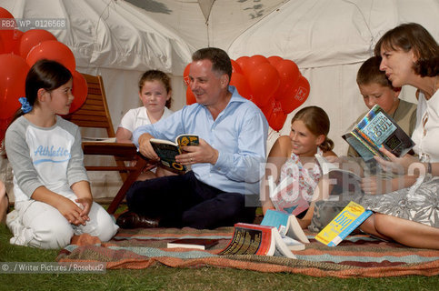 Scotlands First Minister Jack McConnell, 05/12/05..©./Writer Pictures/Rosebud2