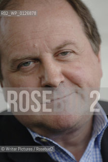 PIC: ROB MCDOUGALL / WRITERS PICTURES.EDINBURGH INTERNATIONAL BOOK  FESTIVAL 2005.JAMES NAUGHTIE
©Writer Pictures/Rosebud2
