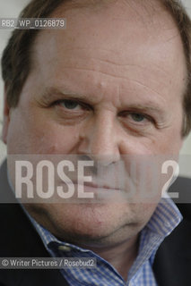 PIC: ROB MCDOUGALL / WRITERS PICTURES.EDINBURGH INTERNATIONAL BOOK  FESTIVAL 2005.JAMES NAUGHTIE
©Writer Pictures/Rosebud2