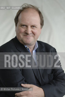 PIC: ROB MCDOUGALL / WRITERS PICTURES.EDINBURGH INTERNATIONAL BOOK  FESTIVAL 2005.JAMES NAUGHTIE
©Writer Pictures/Rosebud2
