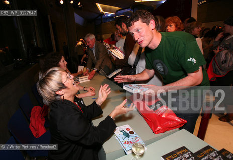 The booksigning event after the main show..copyright©/Writer Pictures/Rosebud2