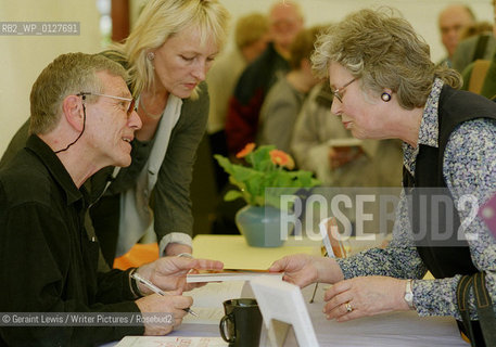 Amos Oz at the Edinburgh Book Festival 2002.....Copyright©Geraint Lewis/Writer Pictures/Rosebud2