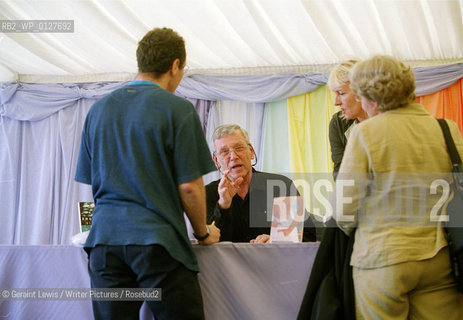 Amos Oz at the Edinburgh Book Festival 2002.....Copyright©Geraint Lewis/Writer Pictures/Rosebud2