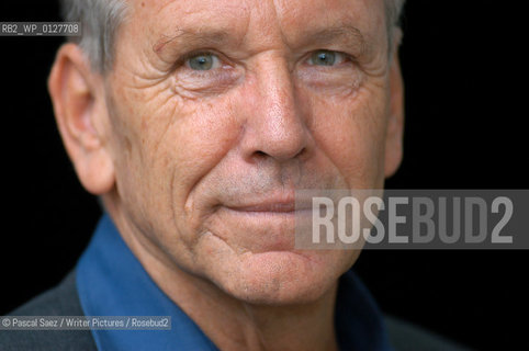 25 August 2004 - Edinburgh, UK - Israeli writer Amos Oz.at the Edinburgh International Book Festival..©Pascal Saez/Writer Pictures/Rosebud2