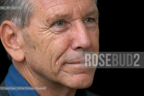 25 August 2004 - Edinburgh, UK - Israeli writer Amos Oz.at the Edinburgh International Book Festival..©Pascal Saez/Writer Pictures/Rosebud2