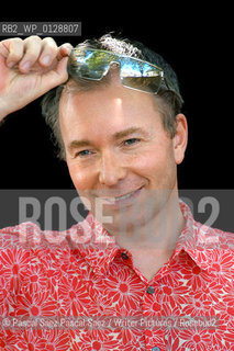British writer Tony Parsons, author of Man and Boy.at the Edinburgh International Book Festival 2004..Copyright©Pascal Saez.Pascal Saez/Writer Pictures/Rosebud2