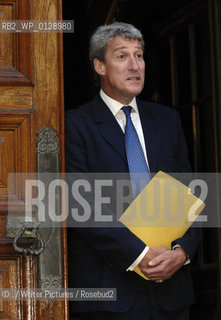 Jeremy Paxman at the Edinburgh International Television Festival, McEwan Hall, Edinburgh University, 24/08/07..©./Writer Pictures/Rosebud2