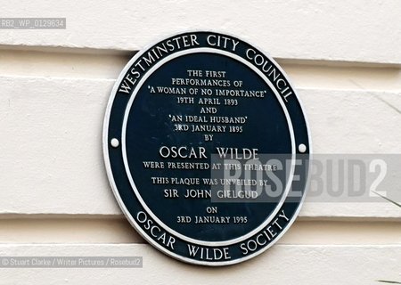 Plaque Shows: Oscar Wilde. Playwriter & Wit. Haymarket Theatre...copyright©Stuart Clarke/Writer Pictures/Rosebud2
