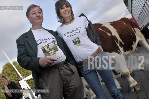 Chrissie Hynde joins author Ranchor Prime to launch Cows and the Earth: A Story of Kinder Dairy Farming ..copyright©Roger Parkes/Writer Pictures/Rosebud2