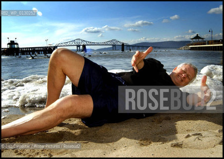 Joe Queenan, recreating scenes from Burt Lancaster movies..copyright©Lisa Carpenter/Writer Pictures/Rosebud2