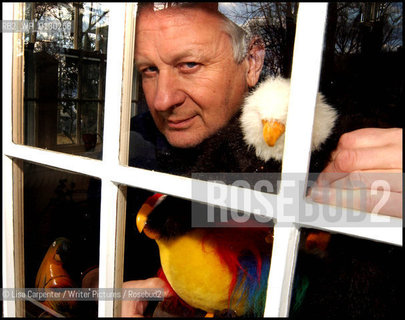 Joe Queenan, recreating scenes from Burt Lancaster movies..copyright©Lisa Carpenter/Writer Pictures/Rosebud2