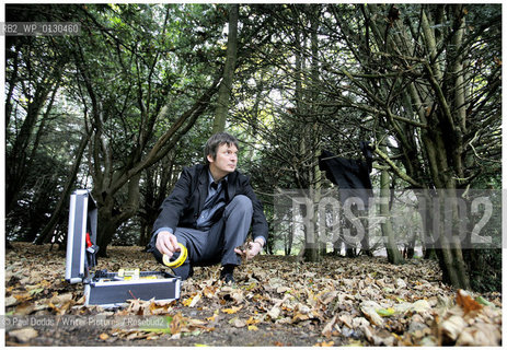 IAN RANKIN CHECKS OUT A CRIME SCENE AT THE SOIL FORENSICS INTERNATIONAL CONFERENCE BEING HELD IN EDINBURGH TODAY (WEDNESDAY). AN EVENT ORGANISED BY ABERDEENS THE MACAULAY INSTITUTE, AT HERIOT WATT UNIVERSITY...Copyright©Paul Dodds/Writer Pictures/Rosebud2