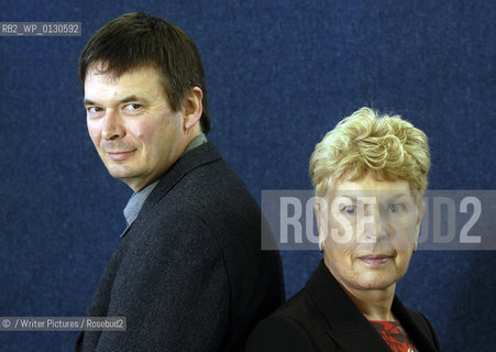 Ruth Rendell with Ian Rankin at the Edinburgh Book Festival, 15/08/07..©/Writer Pictures/Rosebud2