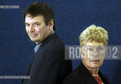 Ruth Rendell with Ian Rankin at the Edinburgh Book Festival, 15/08/07..©/Writer Pictures/Rosebud2