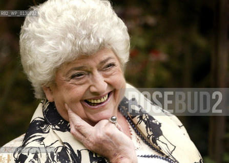 CLAIRE RAYNER at home i©Writer Pictures/Rosebud2