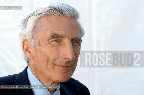 British writer and astronomer  Professor Martin Rees, who holds the honorary title of Astronomer Royal,at the Edinburgh International Book Festival 2003..                                                 .copyright©Pascal Saez.Pascal Saez/Writer Pictures/Rosebud2