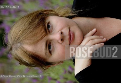 Imogen Robertson. Author and winner of the Daily Telegraph Novel of the Year 2007 and author of four books. June 2010..copyright©Stuart Clarke/Writer Pictures/Rosebud2