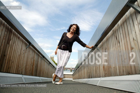 Anita Roddick of Bodyshop at the Edinburgh Book Festival 2001.....Copyright©Geraint Lewis/Writer Pictures/Rosebud2