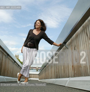 Anita Roddick of Bodyshop at the Edinburgh Book Festival 2001.....Copyright©Geraint Lewis/Writer Pictures/Rosebud2