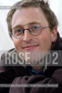 Writer Jon Ronson, author of The Men Who Stare at Goats at the Edinburgh International Book Festival 2004..Copyright©Pascal Saez.Pascal Saez/Writer Pictures/Rosebud2