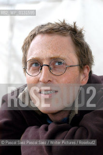 Writer Jon Ronson, author of The Men Who Stare at Goats at the Edinburgh International Book Festival 2004..Copyright©Pascal Saez.Pascal Saez/Writer Pictures/Rosebud2