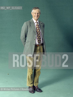 General Sir Michael Rose at The Edinburgh Book Festival  20/8/2007. CREDIT G©Writer Pictures/Rosebud2
