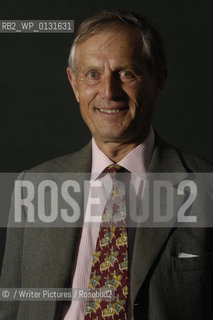 General Sir Michael Rose signs books at Edinburgh International Book Festival, 20/08/07..©/Writer Pictures/Rosebud2