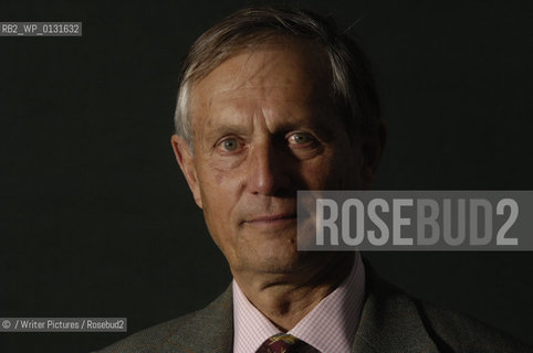 General Sir Michael Rose signs books at Edinburgh International Book Festival, 20/08/07..©/Writer Pictures/Rosebud2