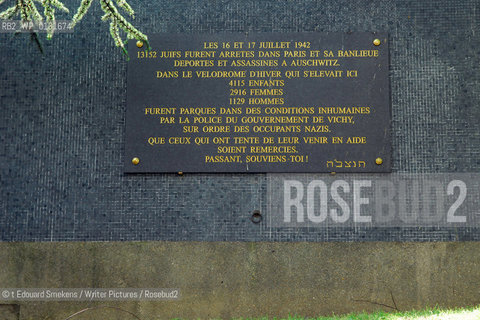 Image ID:  .Tatiana de Rosnay author of  - Elle sappelait Sarah,   Ed. Héloïse dOrmesson, Paris .In Paris, in front of the Commemorativ Inscription.©Copyrigh©t Edouard Smekens/Writer Pictures/Rosebud2