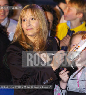 JK Rowling at the Harry Potter and The Half Blood Prince launch at Edinburgh Castle. Pictured holding up the book in front of the castle walls. Dated 15/7/2005..copyright©David Moir/TSPL/Writer Pictures/Rosebud2