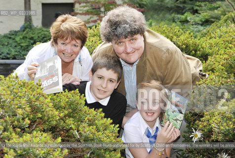 FREE PICTURE FOR PRESS PUBLICITY USE IN CONJUNCTION WITH THE AWARDS.Royal Mail Scottish Childrens Book Awards Photocall, Edinburgh, 09/09/2010:.Children’s authors Cathy MacPhail and John Fardell get to know young book fans Ryan Mackenzie and Amy McMullan (both pictured with parents permission) after a ceremony announcing the shortlist for the 2010 Royal Mail Award for Scottish Children’s Books at Edinburghs Scottish Book Trust.  . Cathys book Grass was nominated by team judge Ryan in the 12-16 years Older Readers category and Johns book The Secret of the Black Moon Moth was nominated by team judge Amy in the 8-11 years Younger Readers category ..©The Royal Mail Awards are managed by the Scottish Book Trust and voted for by Scottish Children themselves. The winners will be announced in February 2011 at Glasgows Tramway Theatre. . Ryan Mackenzie is 15 years old and from Buckie High School, and Amy McMullan is 11 and from Holy Rood High School, Glasgow..Picture from Colin Hattersley/Writer Pictures/Rosebud2