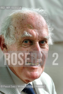 15 August 2004 - Edinburgh, UK - British writer and political commentator Anthony Sampson, author of The Anatomy of Britain.at the Edinburgh International Book Festival ..©Pascal Saez/Writer Pictures/Rosebud2