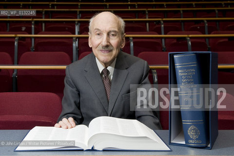 Professor Michael Samuels, who has just completed the 40 year writing of the Historical Thesaurus of the Oxford English Dictionary. Pictures at Glasgow University, 22/10/2009...copyright©John Linton/Writer Pictures/Rosebud2