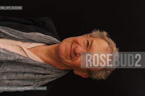 Simon Schama,  author, at The DSC Jaipur Literature Festival 2009 billed as Asias Leading Literary Festival at Diggi Palace the old city area of Jaipur,  capital city of Rajastan...copyright©Nick Cunard/Writer Pictures/Rosebud2