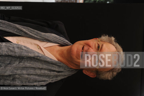 Simon Schama,  author, at The DSC Jaipur Literature Festival 2009 billed as Asias Leading Literary Festival at Diggi Palace the old city area of Jaipur,  capital city of Rajastan...copyright©Nick Cunard/Writer Pictures/Rosebud2