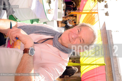 Simon Schama,  author, at The DSC Jaipur Literature Festival 2009 billed as Asias Leading Literary Festival at Diggi Palace the old city area of Jaipur,  capital city of Rajastan...copyright©Nick Cunard/Writer Pictures/Rosebud2