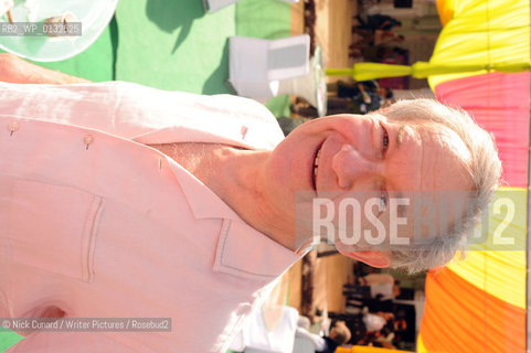 Simon Schama,  author, at The DSC Jaipur Literature Festival 2009 billed as Asias Leading Literary Festival at Diggi Palace the old city area of Jaipur,  capital city of Rajastan...copyright©Nick Cunard/Writer Pictures/Rosebud2
